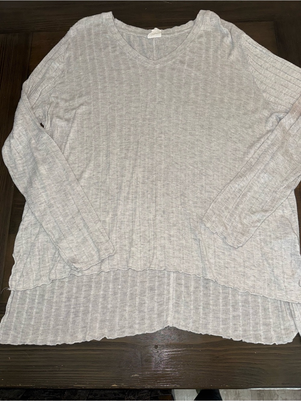 Mote Light Gray Ribbed V-Neck Long Sleeve Top